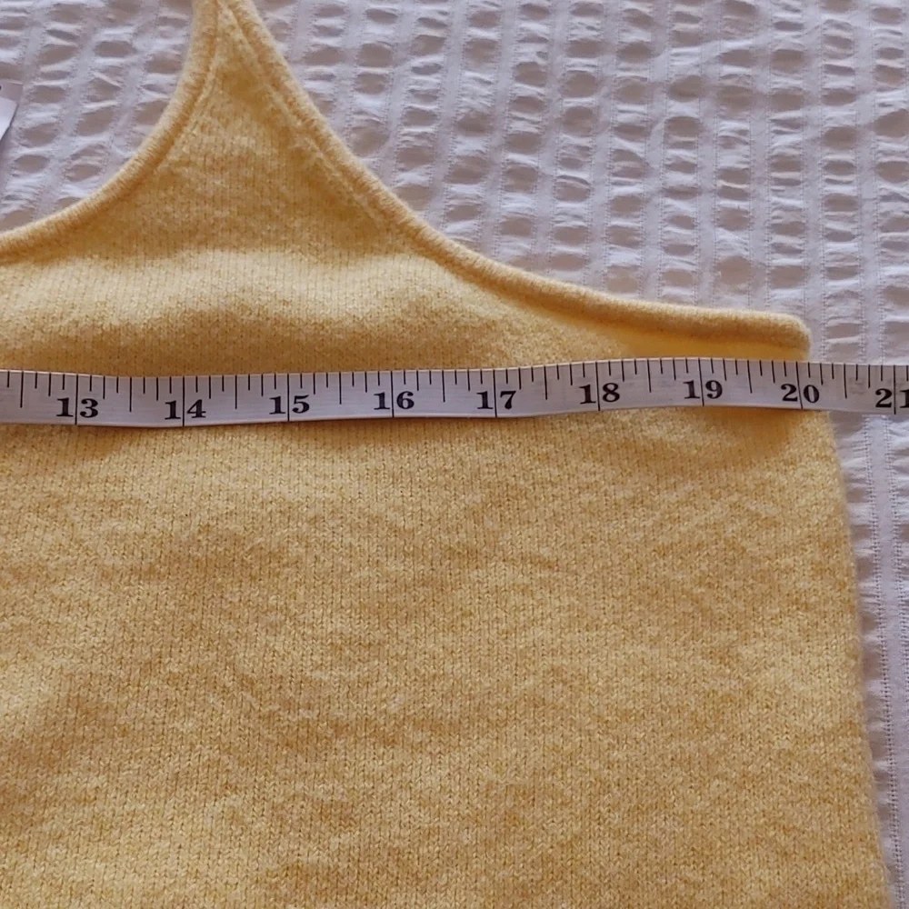 NWT Soft Yellow Knit Crop Top XL - Picture 8 of 10